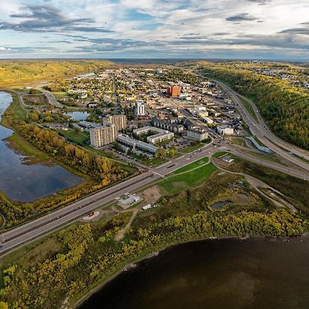 Top Floor Riverfront Condo With Stellar Sunsets! Fort Mcmurray Extérieur photo