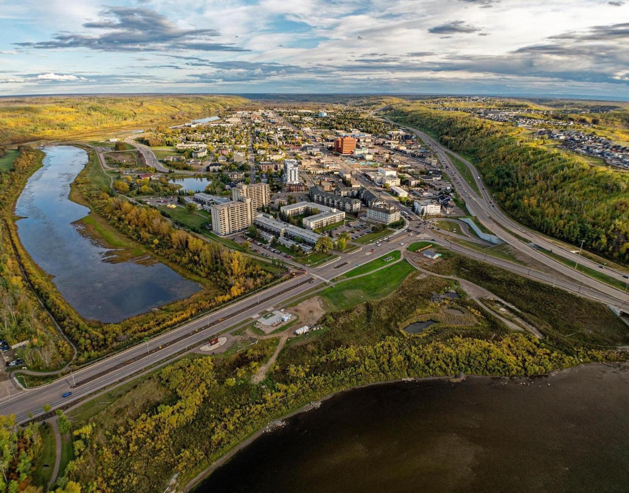 Top Floor Riverfront Condo With Stellar Sunsets! Fort Mcmurray Extérieur photo