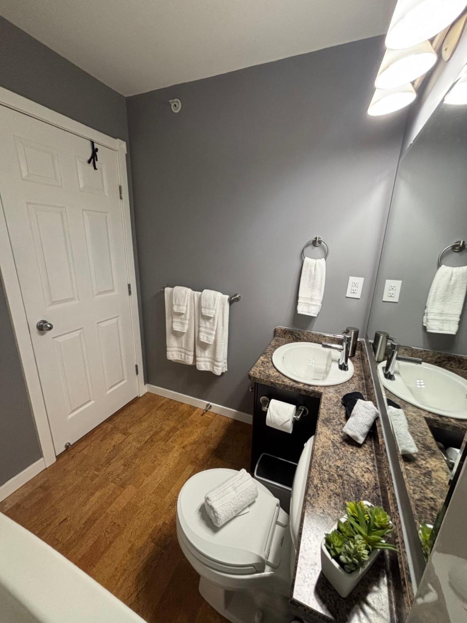 Top Floor Riverfront Condo With Stellar Sunsets! Fort Mcmurray Extérieur photo