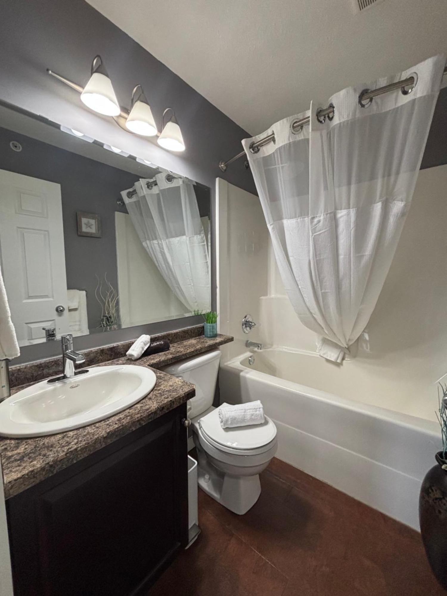 Top Floor Riverfront Condo With Stellar Sunsets! Fort Mcmurray Extérieur photo