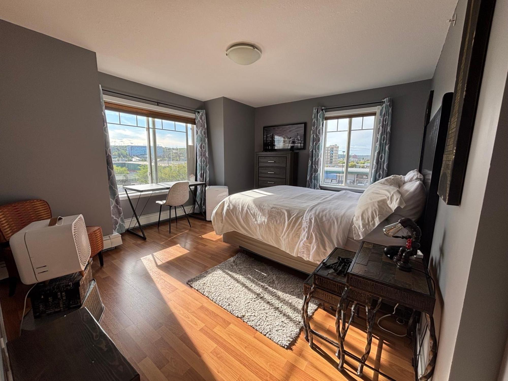 Top Floor Riverfront Condo With Stellar Sunsets! Fort Mcmurray Extérieur photo