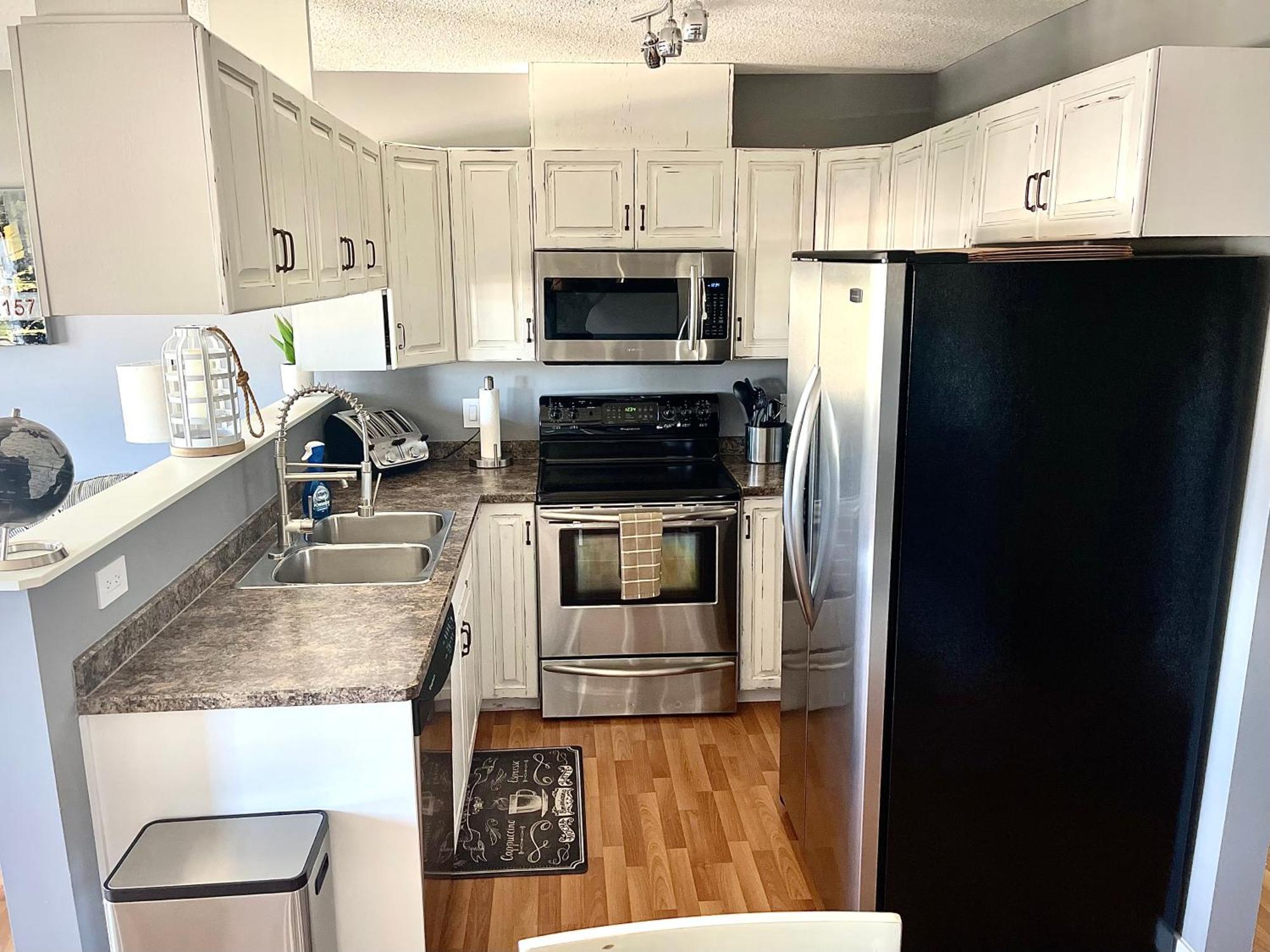 Top Floor Riverfront Condo With Stellar Sunsets! Fort Mcmurray Extérieur photo