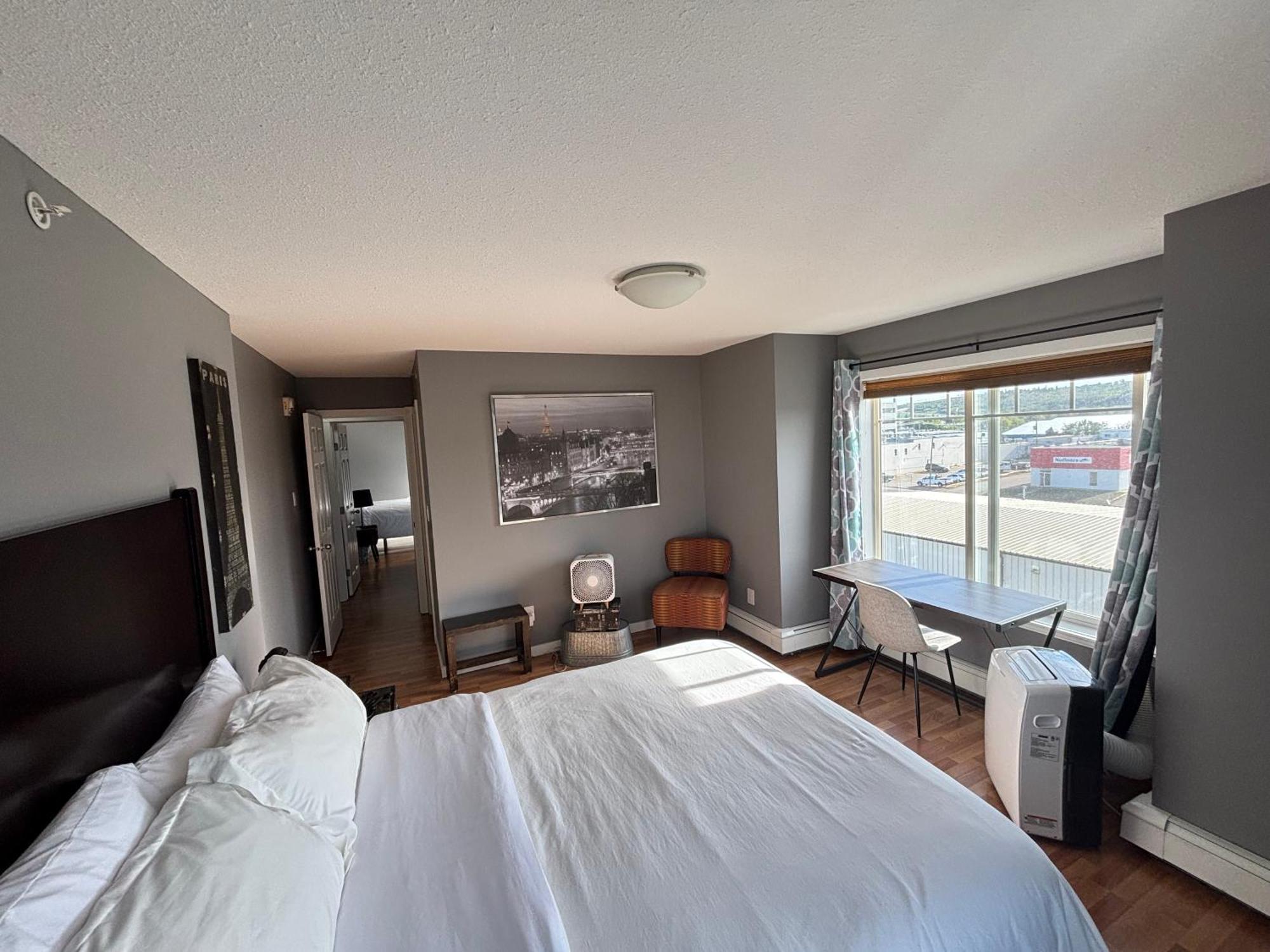 Top Floor Riverfront Condo With Stellar Sunsets! Fort Mcmurray Extérieur photo