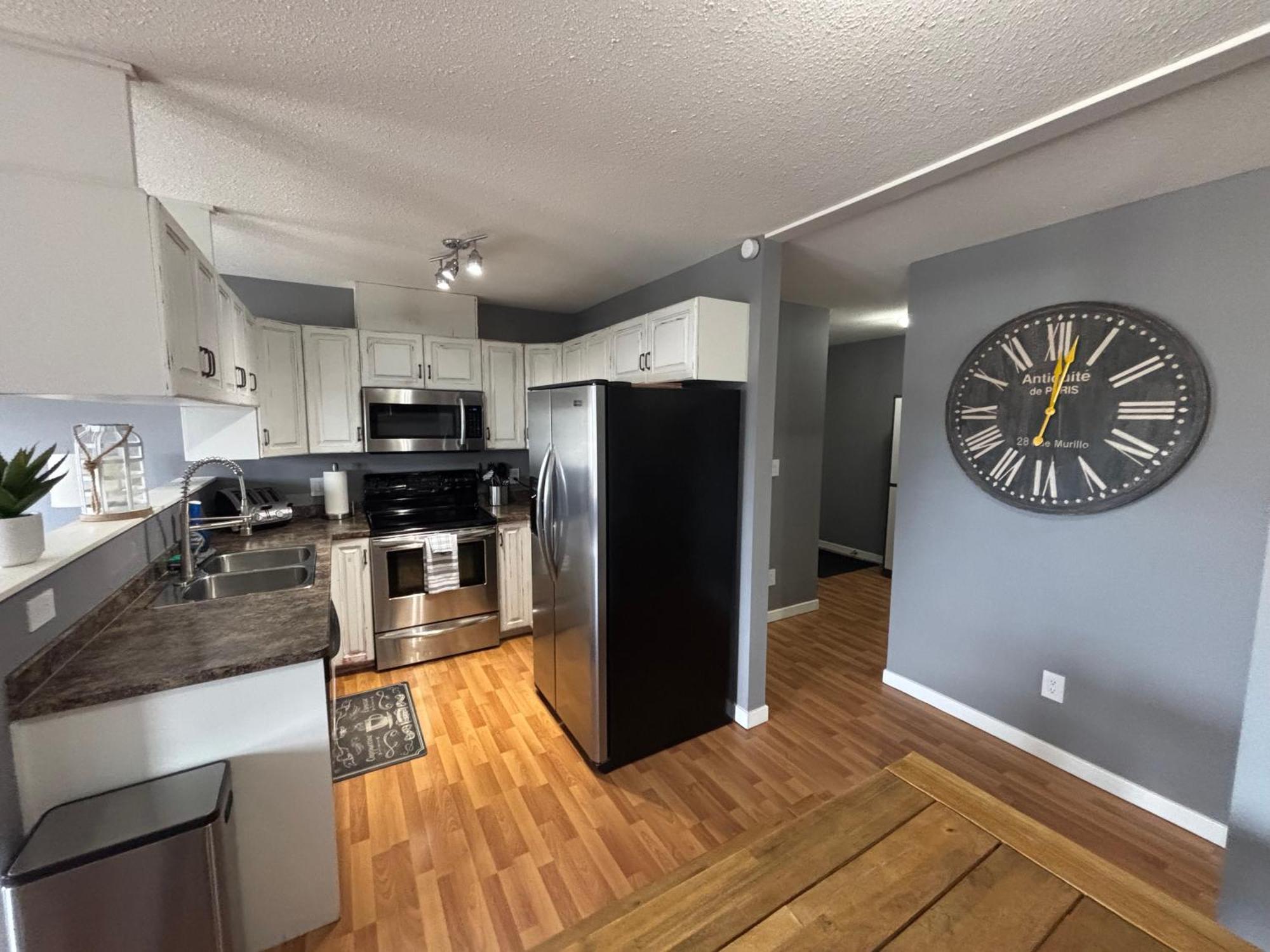 Top Floor Riverfront Condo With Stellar Sunsets! Fort Mcmurray Extérieur photo