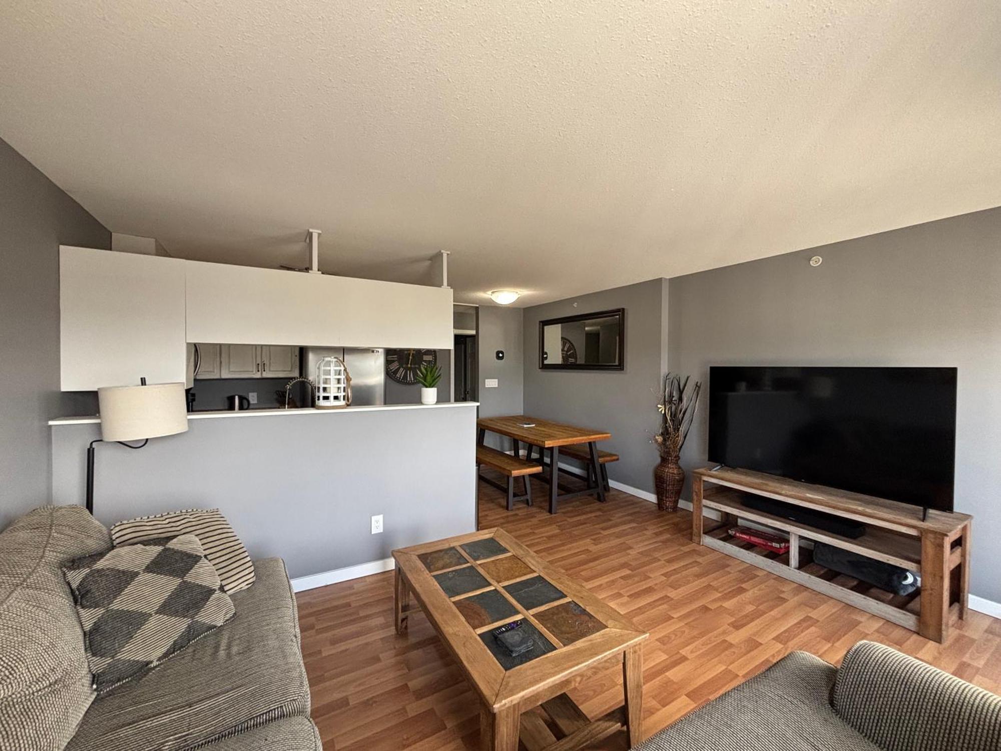 Top Floor Riverfront Condo With Stellar Sunsets! Fort Mcmurray Extérieur photo